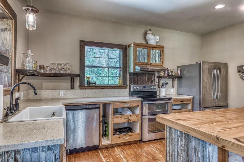 1237 Private Road 2181 Giddings, TX 78942