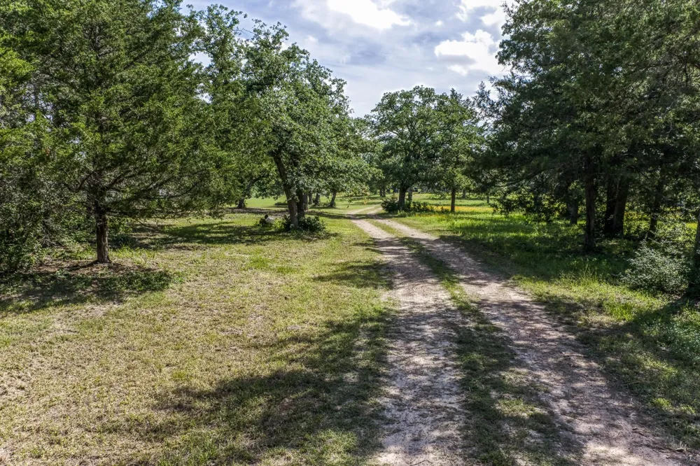 1237 Private Road 2181 Giddings, TX 78942
