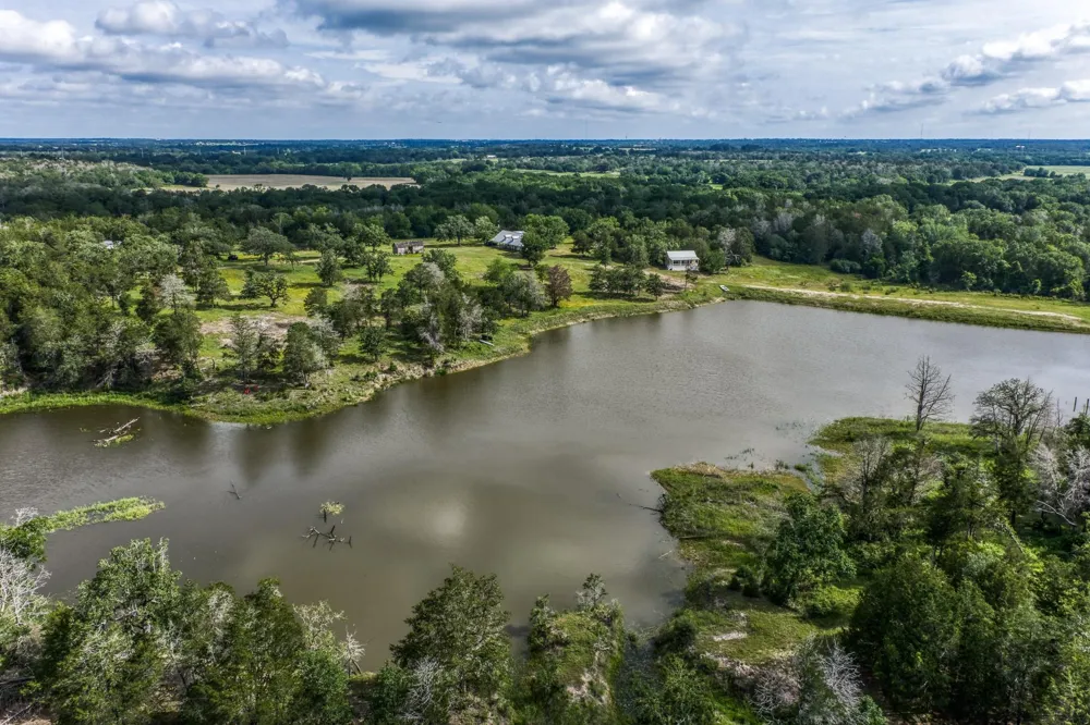 1237 Private Road 2181 Giddings, TX 78942