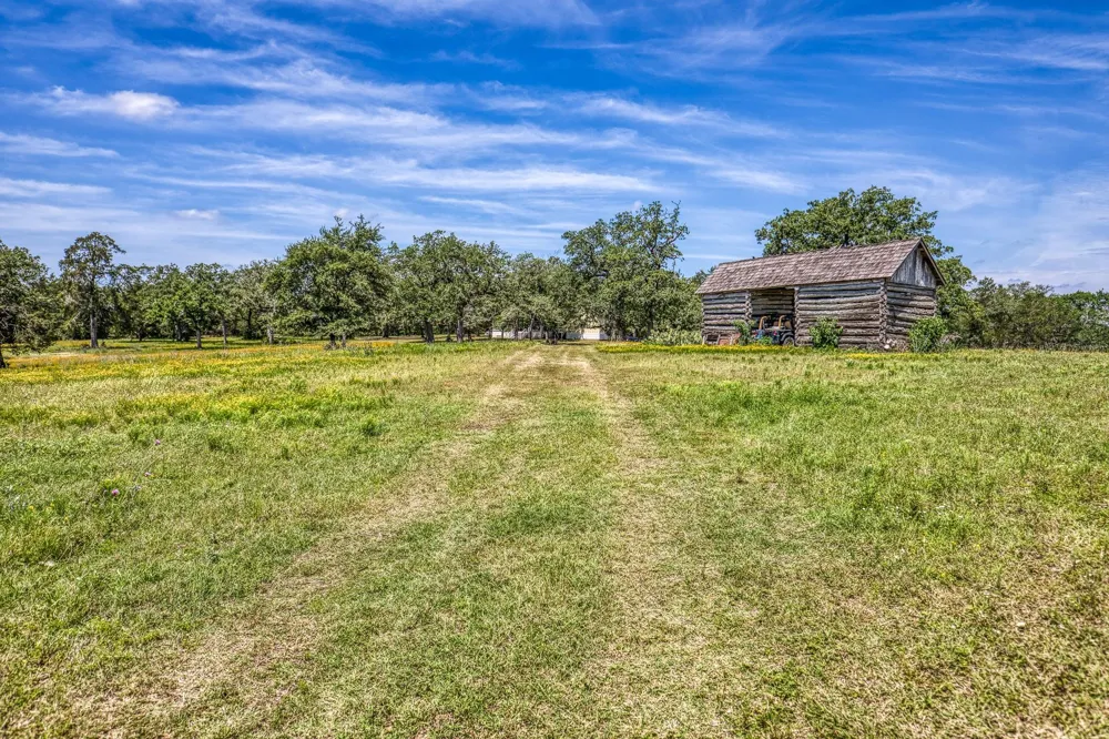 1237 Private Road 2181 Giddings, TX 78942