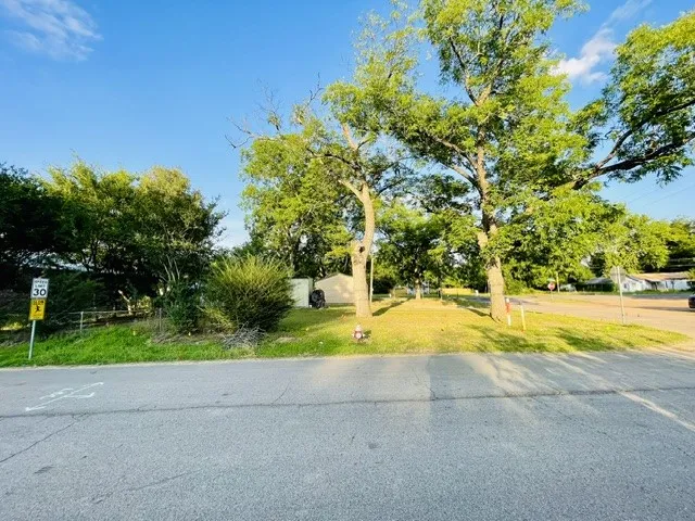 628 S Johnson Street Mineola, TX 75773