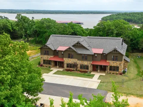 160 Lakeview Court #3