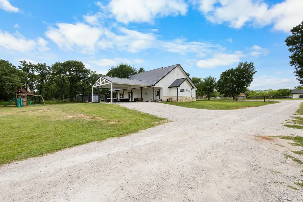 137 County Road 3351 Paradise, TX 76073
