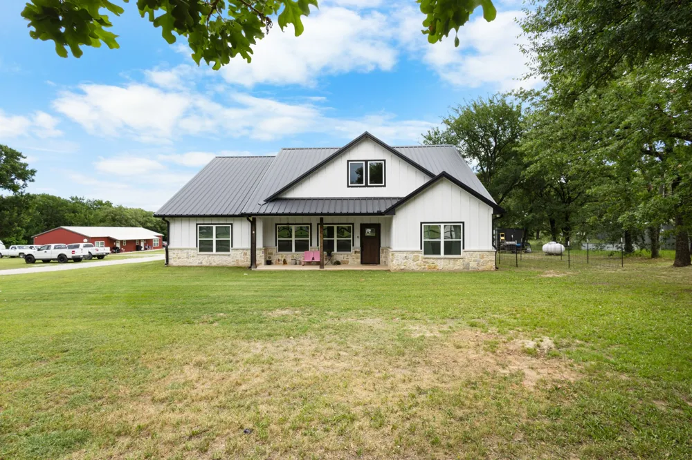 137 County Road 3351 Paradise, TX 76073