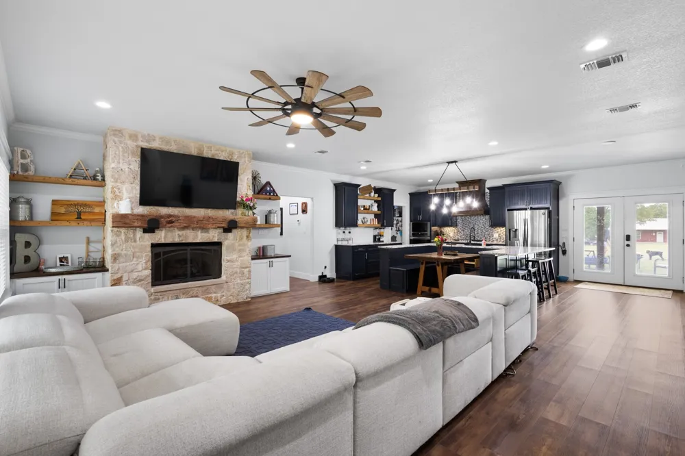 137 County Road 3351 Paradise, TX 76073