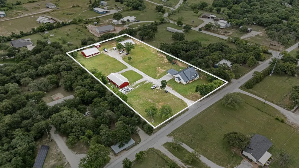 137 County Road 3351 Paradise, TX 76073