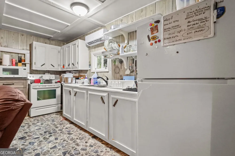 10 Cabin RD Nahunta, GA 31553