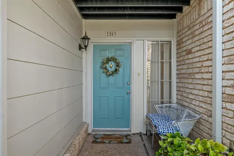 2905 Lake Shore Drive #203