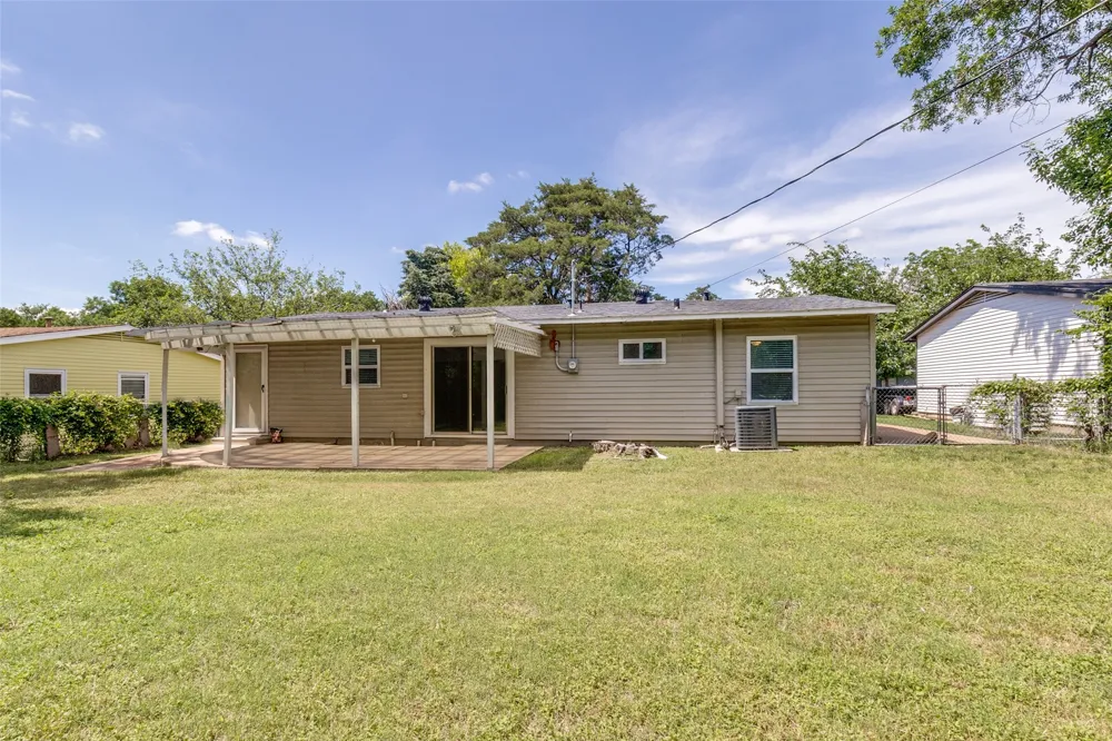 11524 Strand Street Dallas, TX 75218