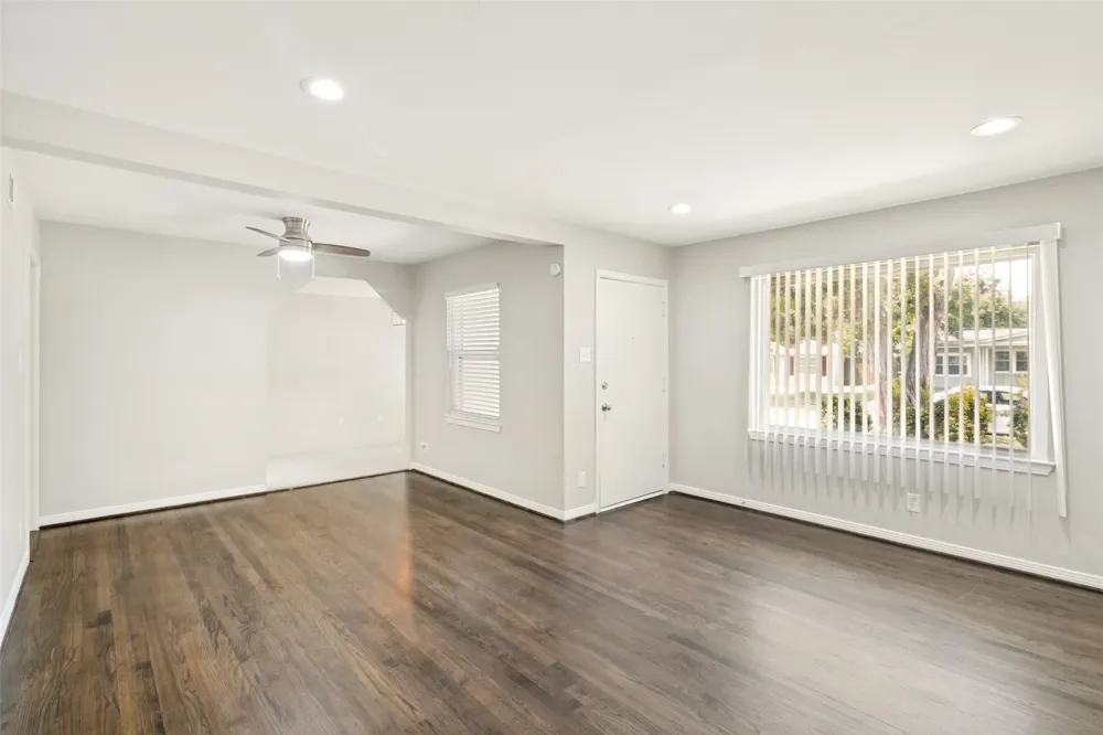 11524 Strand Street Dallas, TX 75218