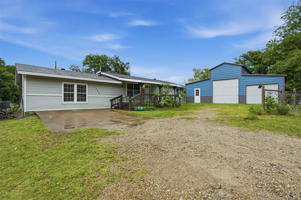 1724 E Crestway Drive West Tawakoni, TX 75474