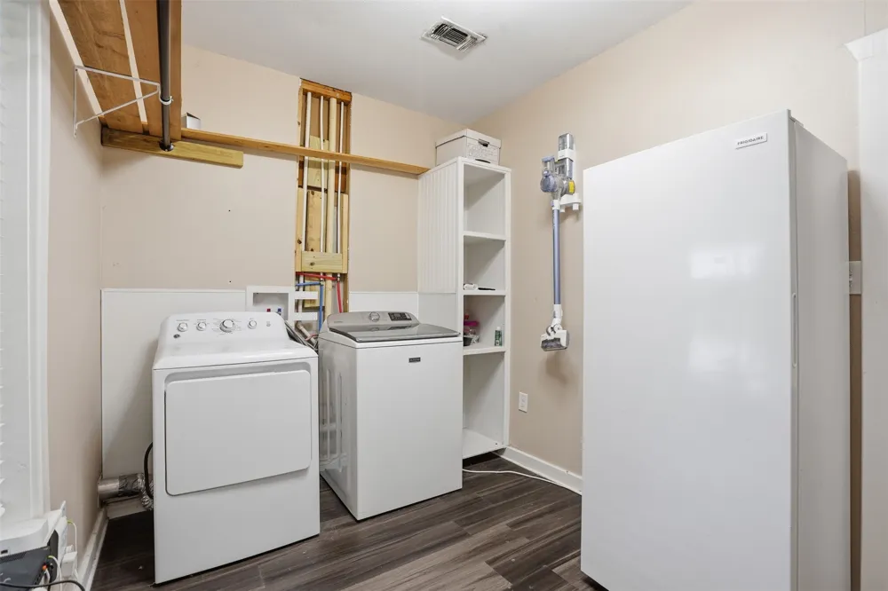 1724 E Crestway Drive West Tawakoni, TX 75474