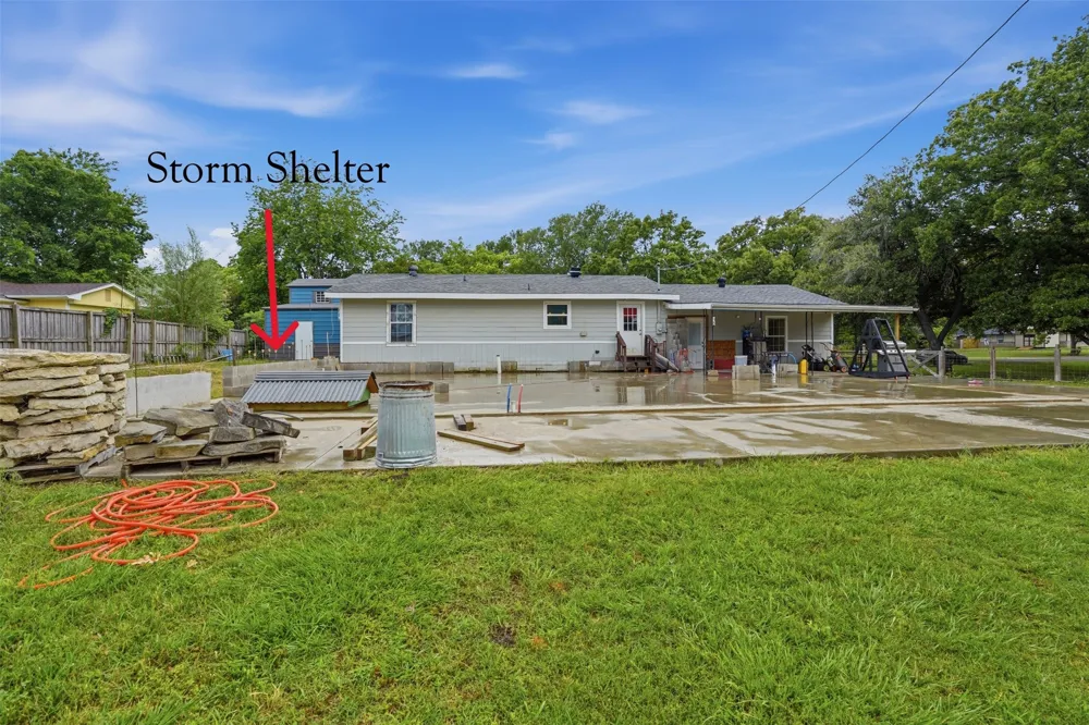 1724 E Crestway Drive West Tawakoni, TX 75474