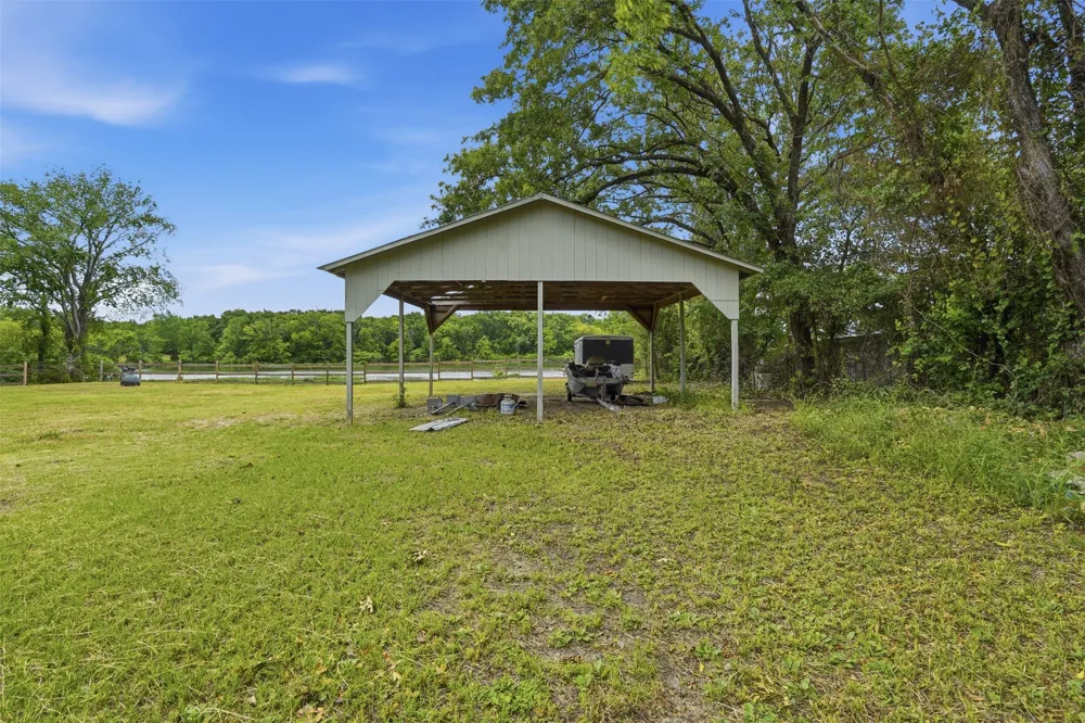 1724 E Crestway Drive West Tawakoni, TX 75474
