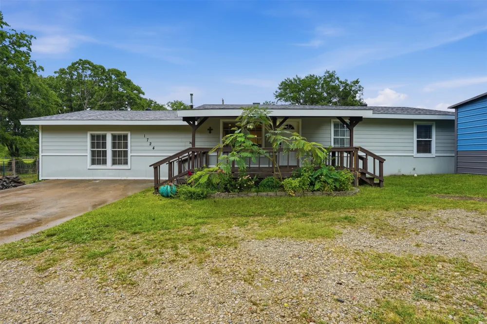 1724 E Crestway Drive West Tawakoni, TX 75474