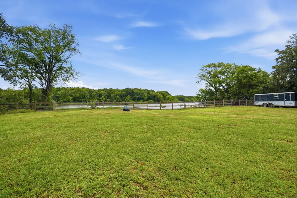 1724 E Crestway Drive West Tawakoni, TX 75474