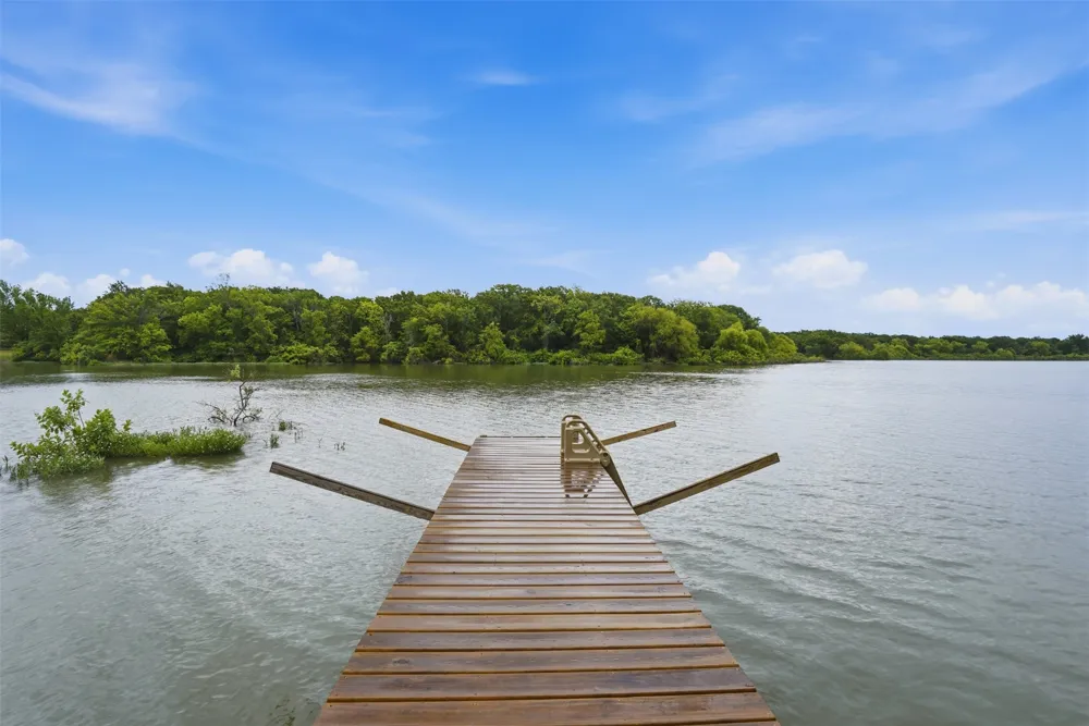 1724 E Crestway Drive West Tawakoni, TX 75474