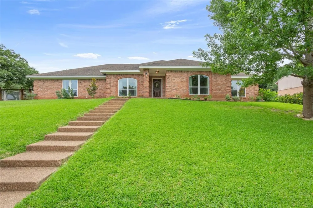10025 Forest View Drive Woodway, TX 76712