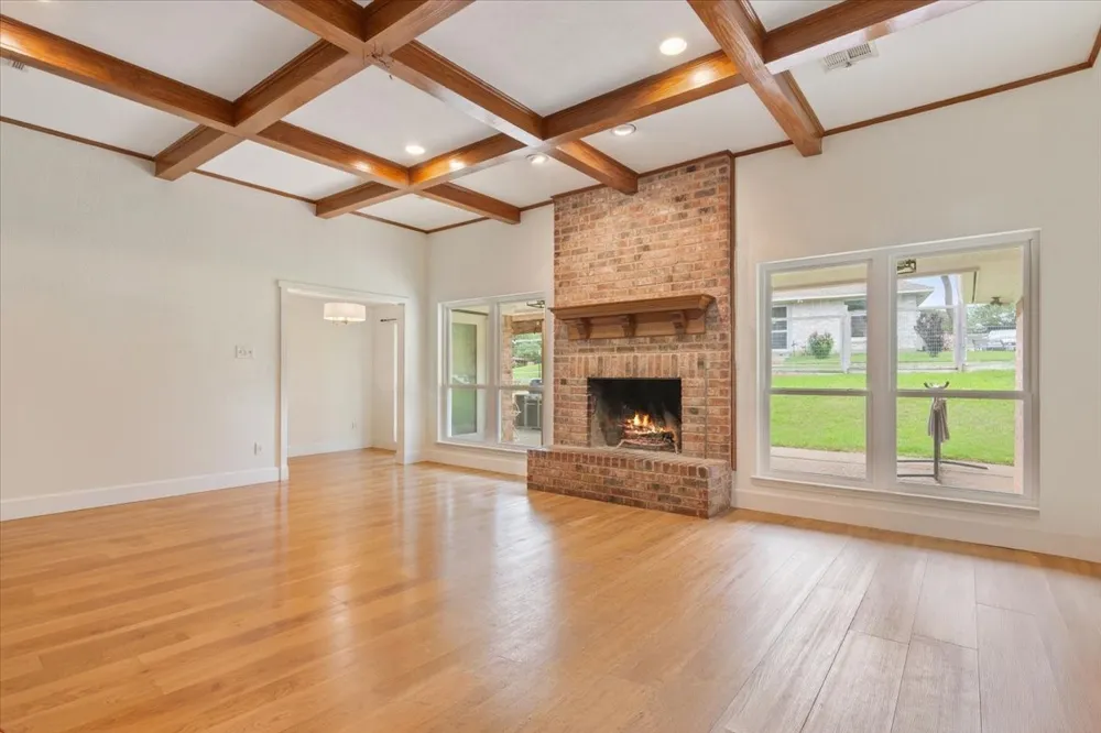 10025 Forest View Drive Woodway, TX 76712
