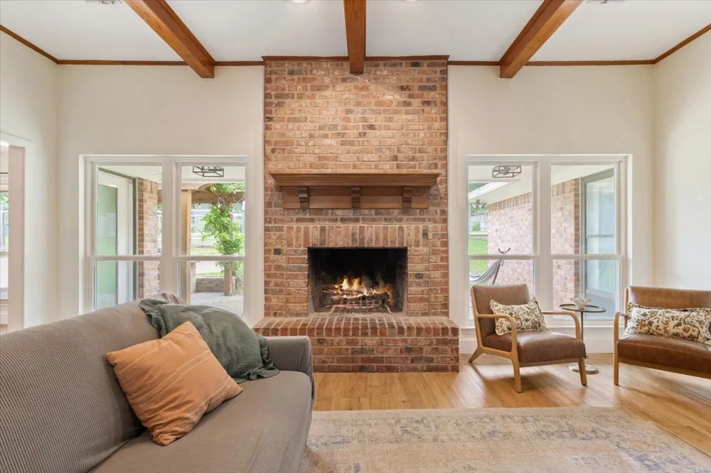 10025 Forest View Drive Woodway, TX 76712