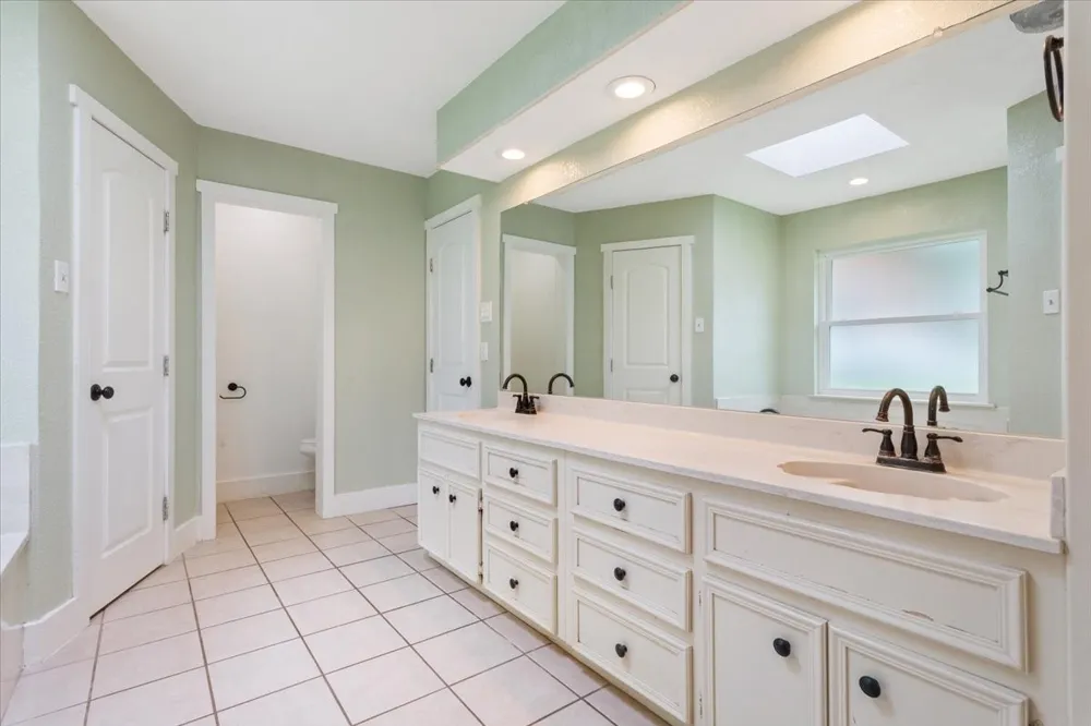 10025 Forest View Drive Woodway, TX 76712