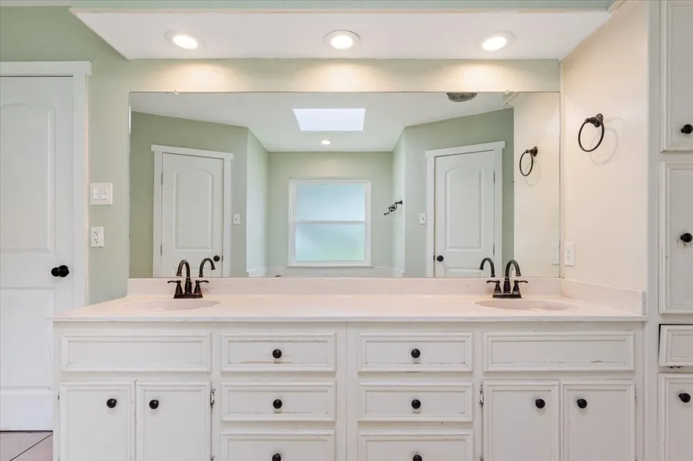10025 Forest View Drive Woodway, TX 76712