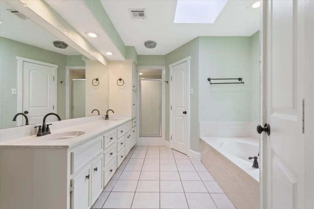 10025 Forest View Drive Woodway, TX 76712