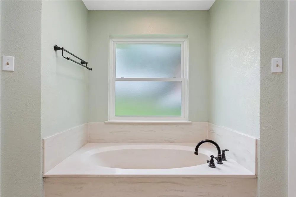 10025 Forest View Drive Woodway, TX 76712
