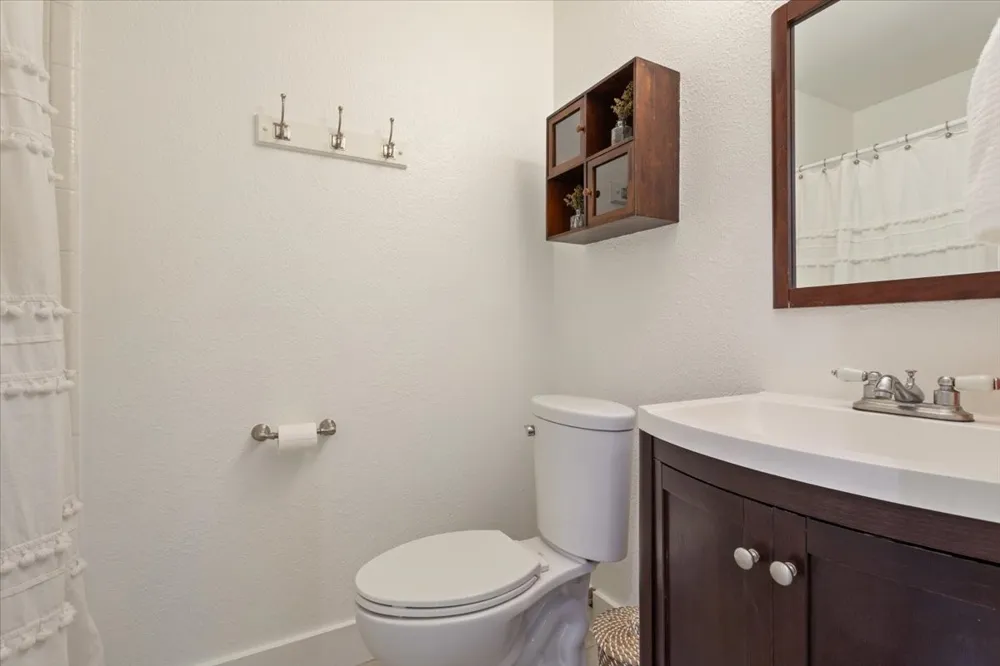 10025 Forest View Drive Woodway, TX 76712