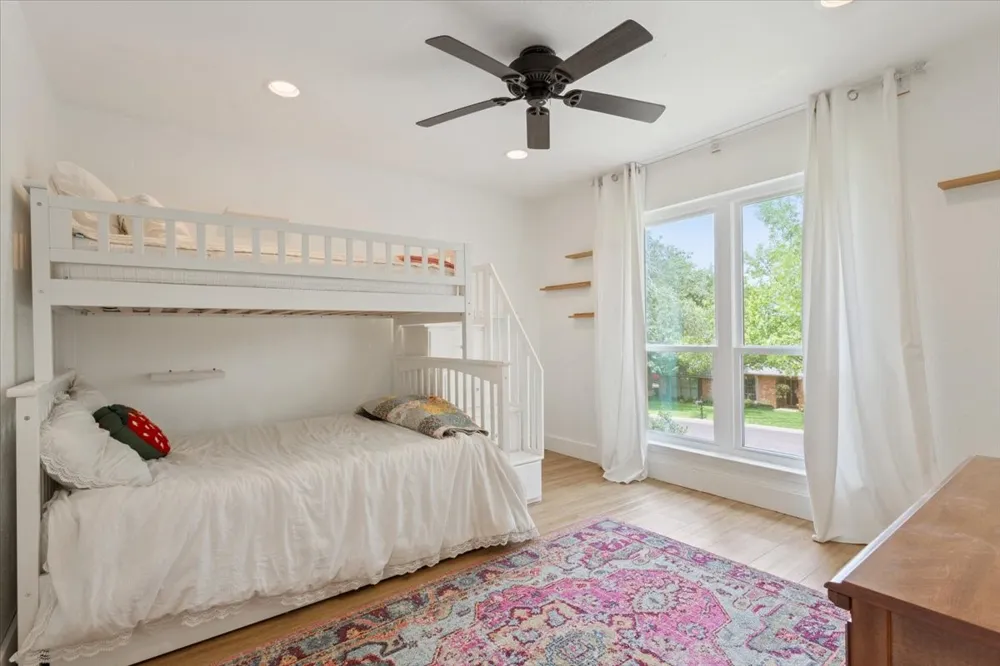 10025 Forest View Drive Woodway, TX 76712