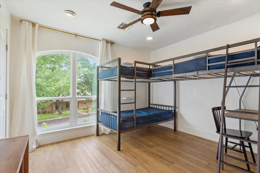 10025 Forest View Drive Woodway, TX 76712