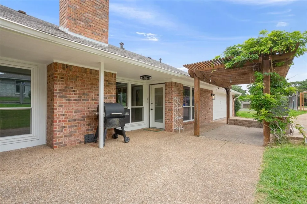 10025 Forest View Drive Woodway, TX 76712