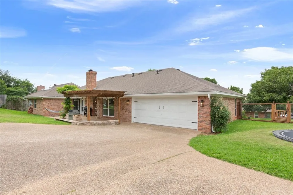 10025 Forest View Drive Woodway, TX 76712