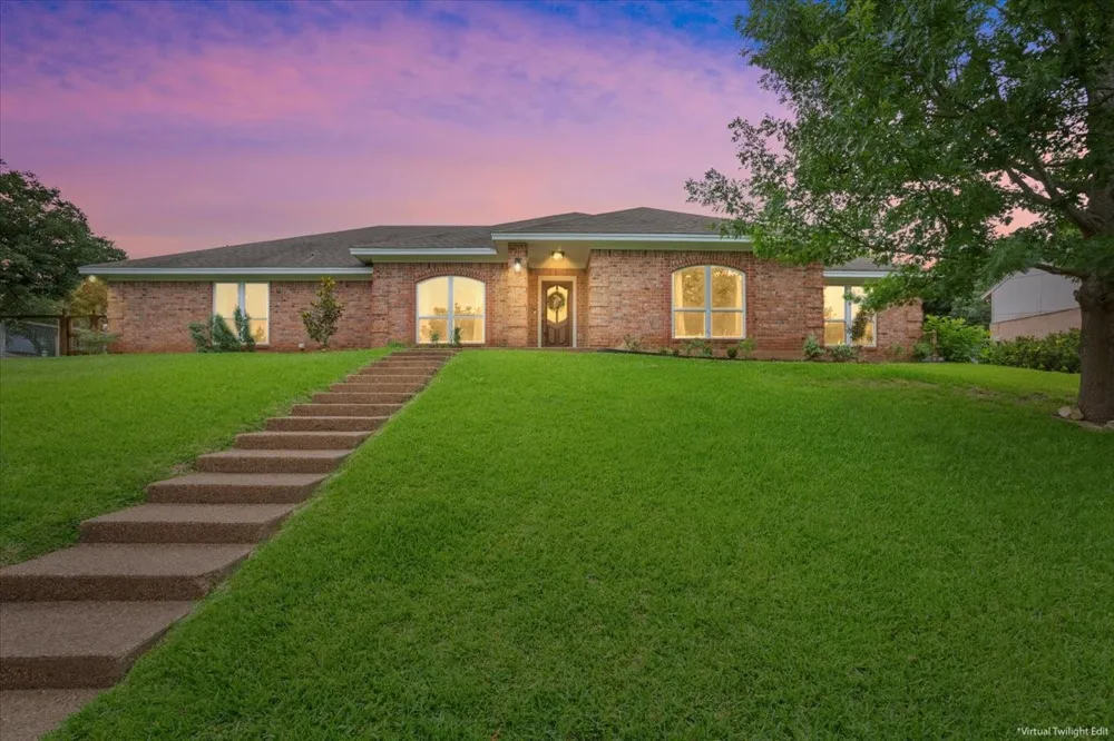 10025 Forest View Drive Woodway, TX 76712
