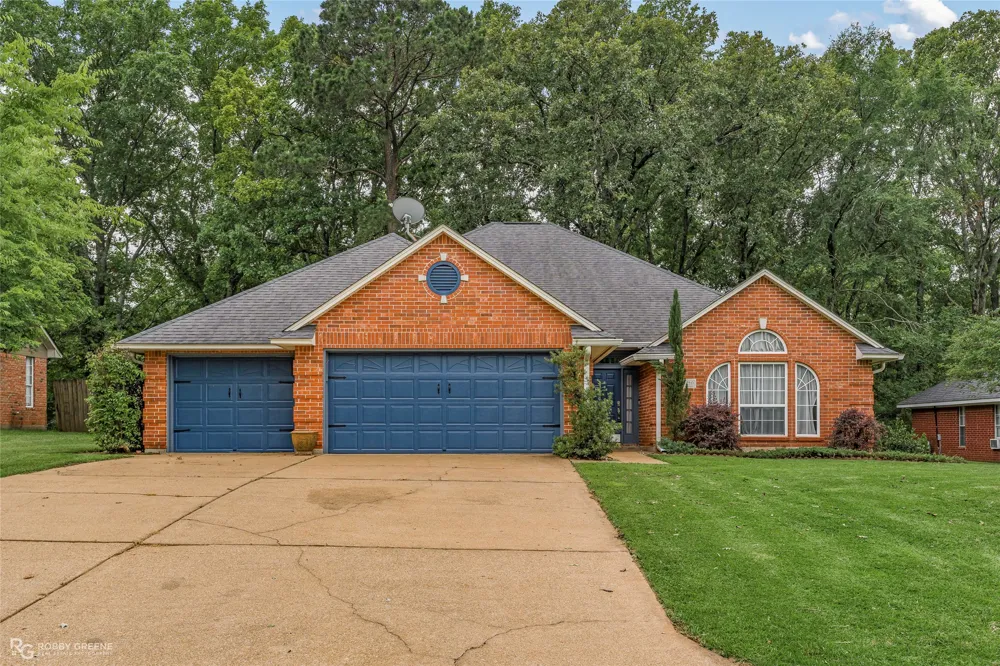 210 Country Club Drive Benton, LA 71006