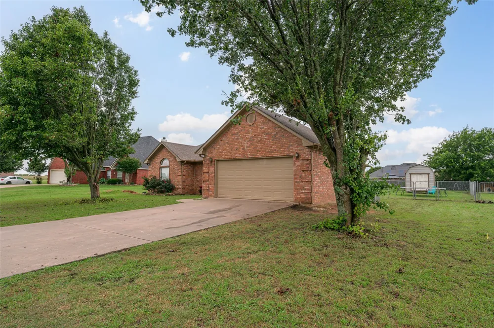 408 Sunshine Trail Bells, TX 75414
