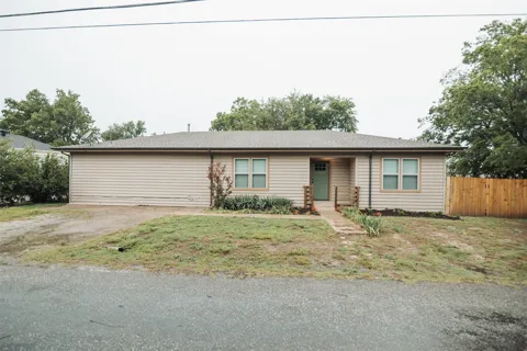 305 Ball Street