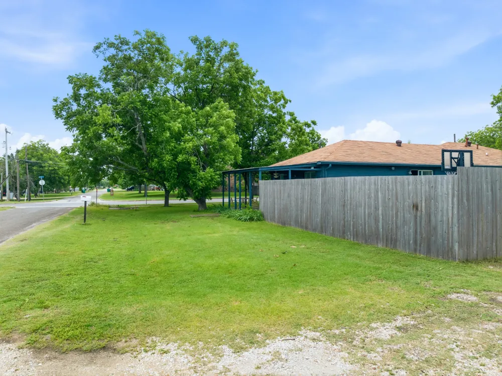 9338 5th Street Crawford, TX 76638