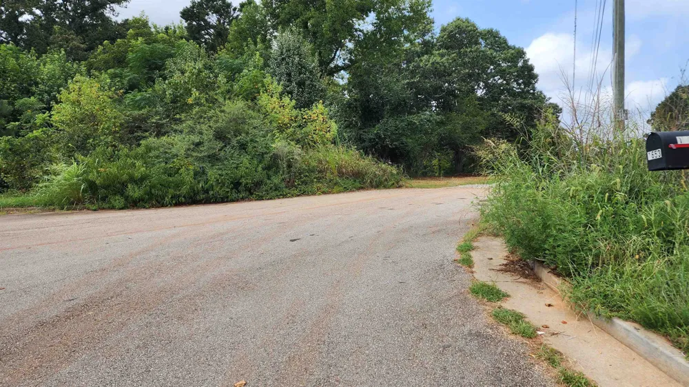 1661 Friendship RD Hoschton, GA 30548