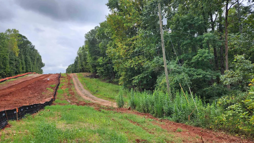 1661 Friendship RD Hoschton, GA 30548