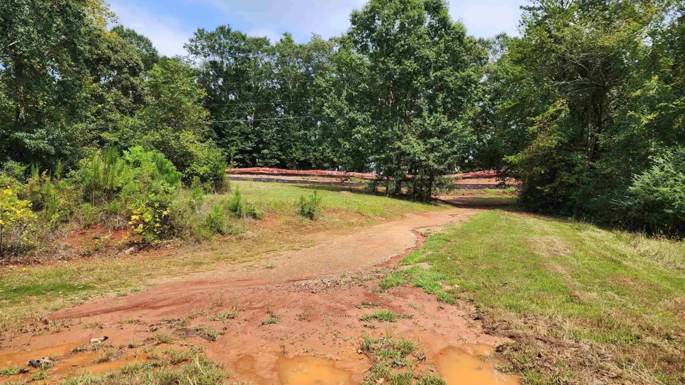 1661 Friendship RD Hoschton, GA 30548