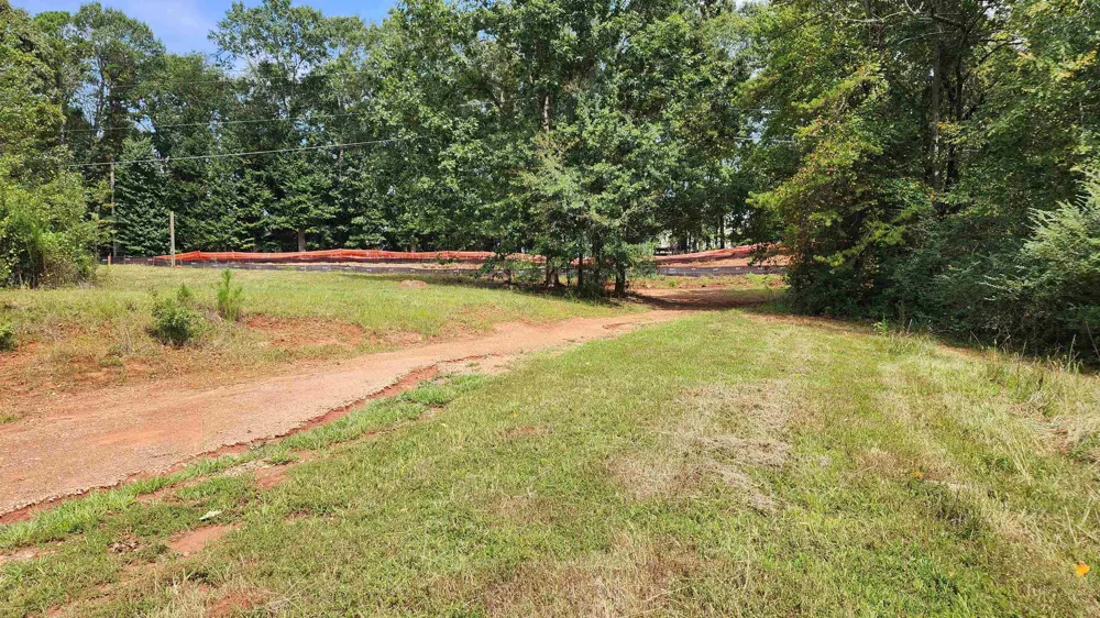 1661 Friendship RD Hoschton, GA 30548