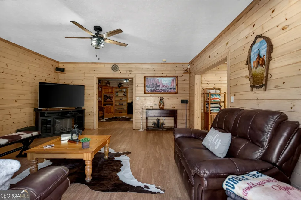 529 Floyd RD Pine Mountain, GA 31822