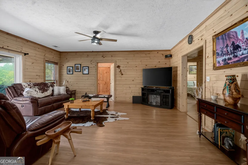 529 Floyd RD Pine Mountain, GA 31822