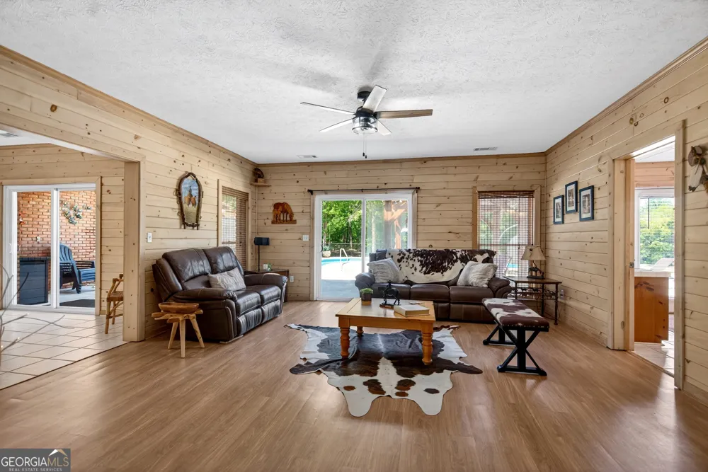 529 Floyd RD Pine Mountain, GA 31822