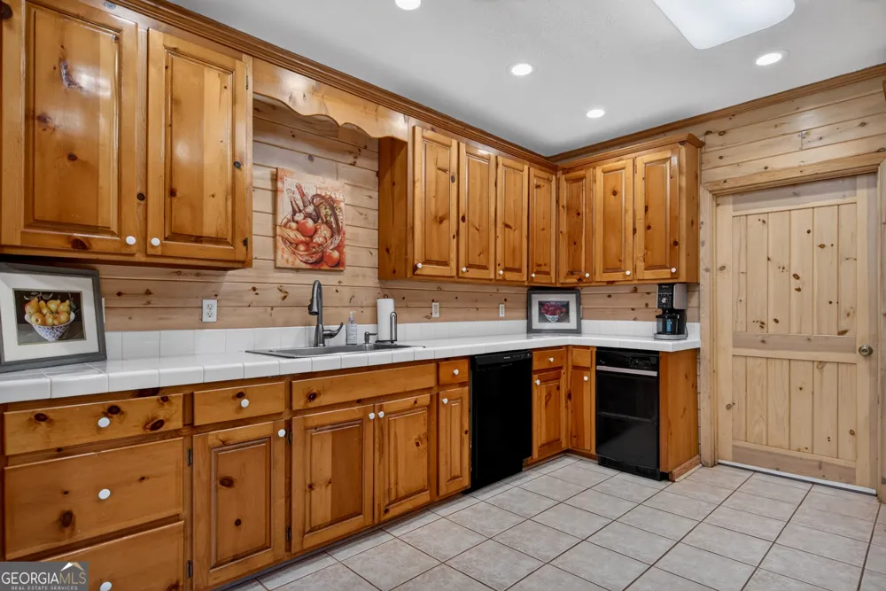 529 Floyd RD Pine Mountain, GA 31822