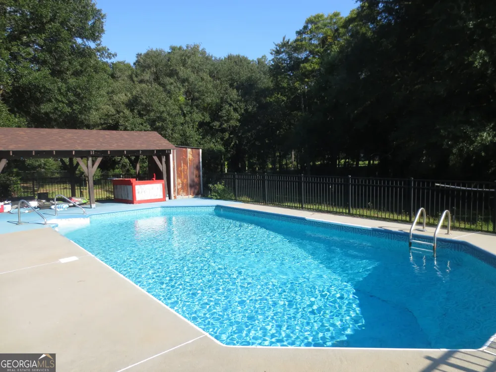 184 Giles RD Warner Robins, GA 31093