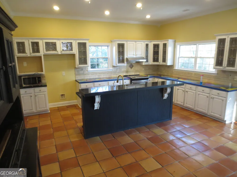 184 Giles RD Warner Robins, GA 31093