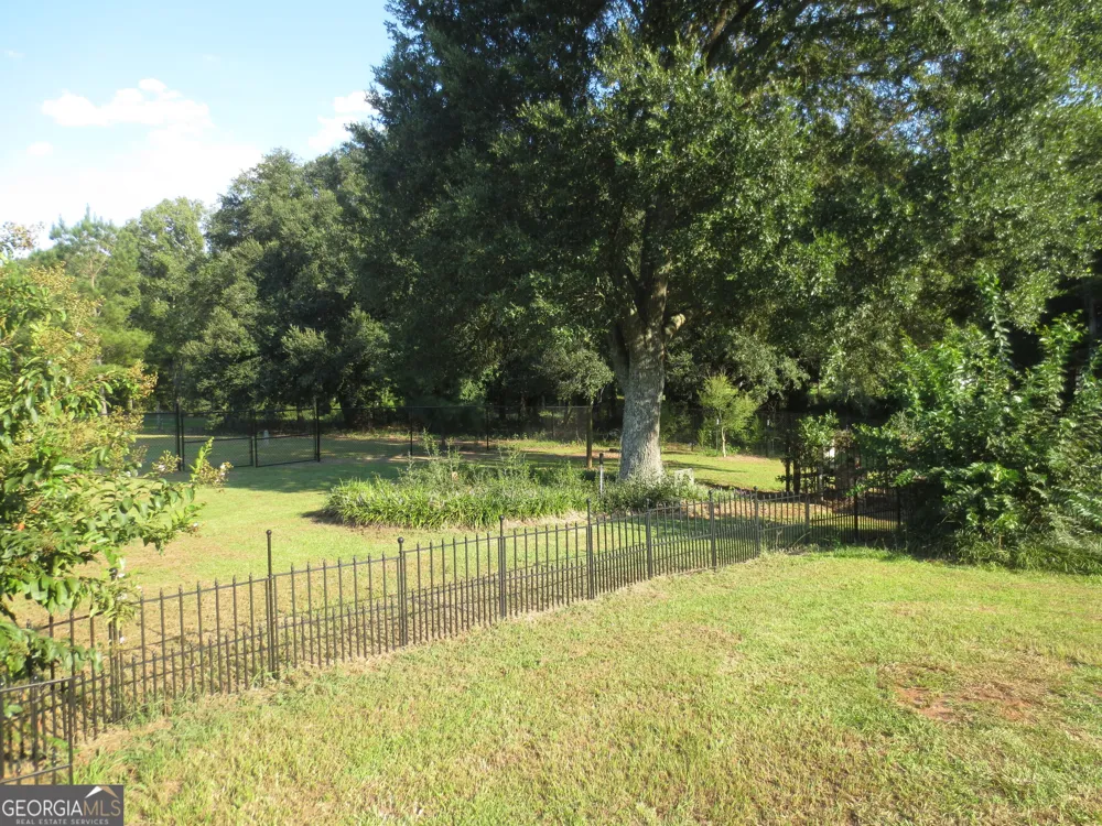 184 Giles RD Warner Robins, GA 31093