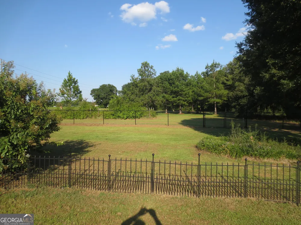184 Giles RD Warner Robins, GA 31093